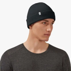 On Running On Merino Beanie (Older Style) 22 On Running On Merino Beanie (Older Style) -Holabird sports 056498 211 1