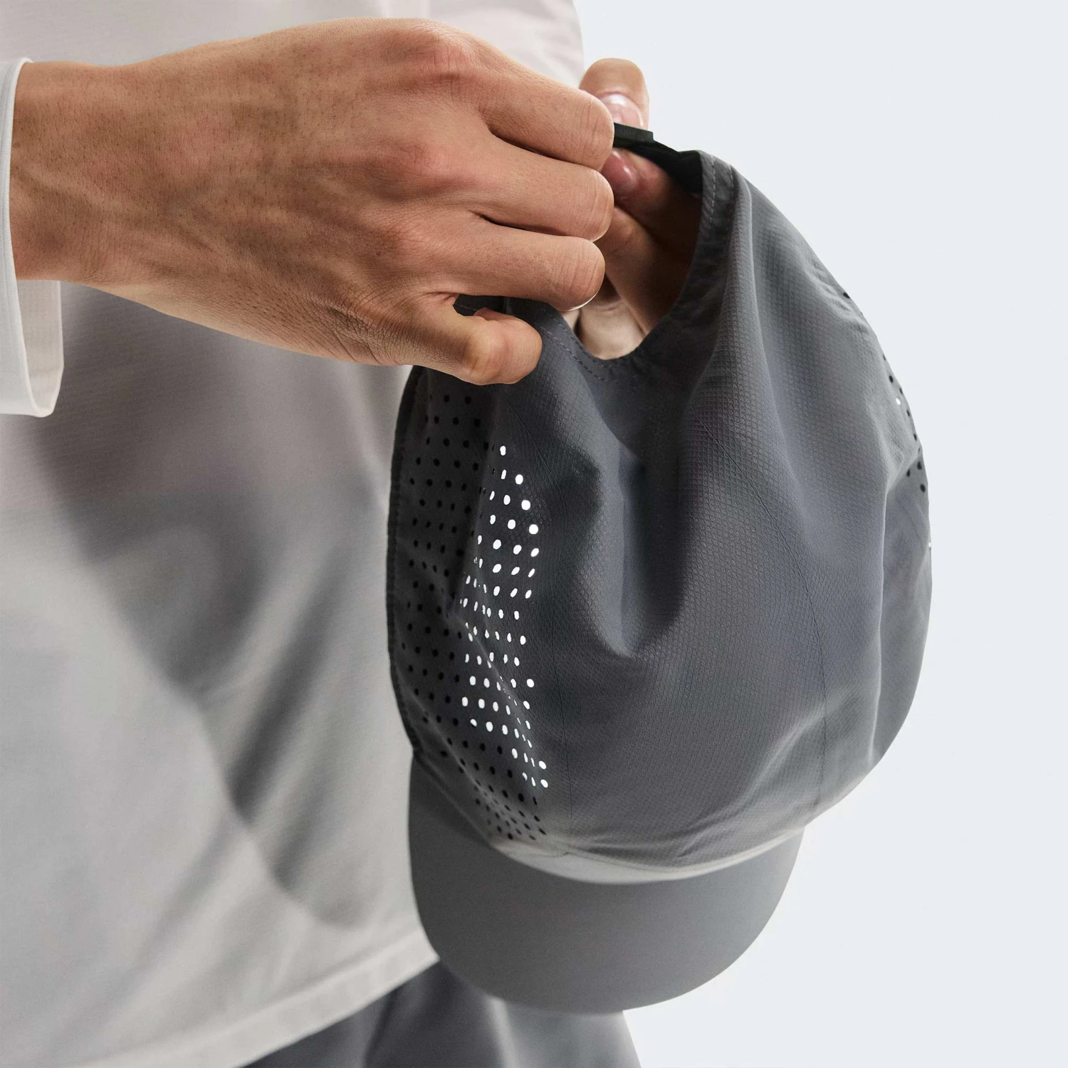 On Running On Lightweight Cap 6 On Running On Lightweight Cap - Image 4